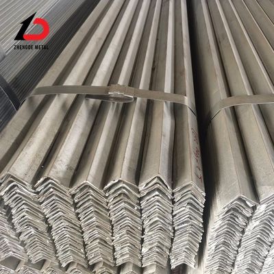 Strutturale Bar angolare perforata laminata a caldo a basso tenore di carbonio leggera Ss400 ASTM A36m S235jr