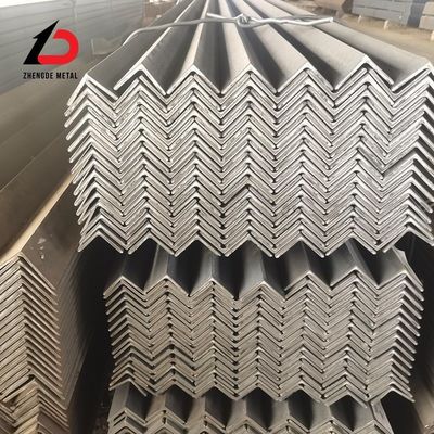 Strutturale Bar angolare perforata laminata a caldo a basso tenore di carbonio leggera Ss400 ASTM A36m S235jr