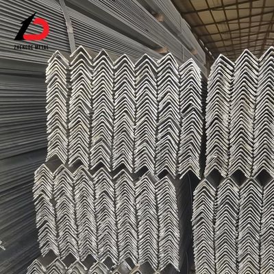 Strutturale Bar angolare perforata laminata a caldo a basso tenore di carbonio leggera Ss400 ASTM A36m S235jr