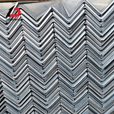 Strutturale Bar angolare perforata laminata a caldo a basso tenore di carbonio leggera Ss400 ASTM A36m S235jr