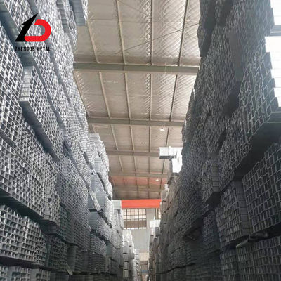 Pipa di acciaio galvanizzato di alta qualità Ss330 Ss400 S235jr Q195 Q235 Q345 Spessore 0.6-25mm Dimensione e superficie personalizzate Quadrato/rettaglia Pipa di acciaio galvanizzato con prezzo dei produttori